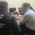 Завдяки посадам тисли на бізнес: на Київщині викрили двох прокурорів